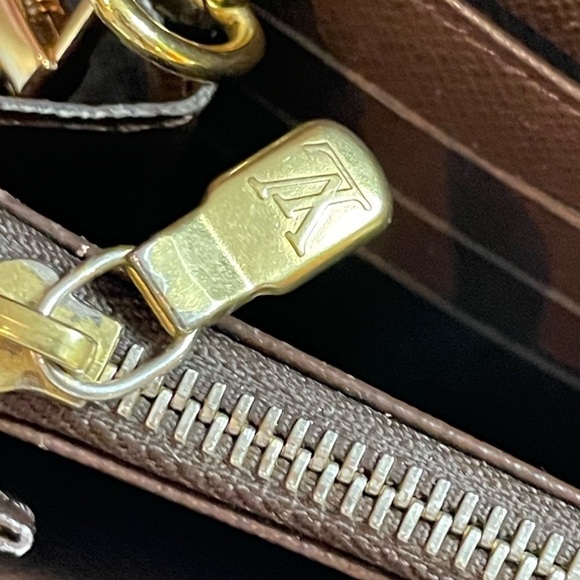 Louis Vuitton Damier Long Wallet Portefeuille Sarah Shoulder/ Crossbody Bag. - Picture 9 of 16